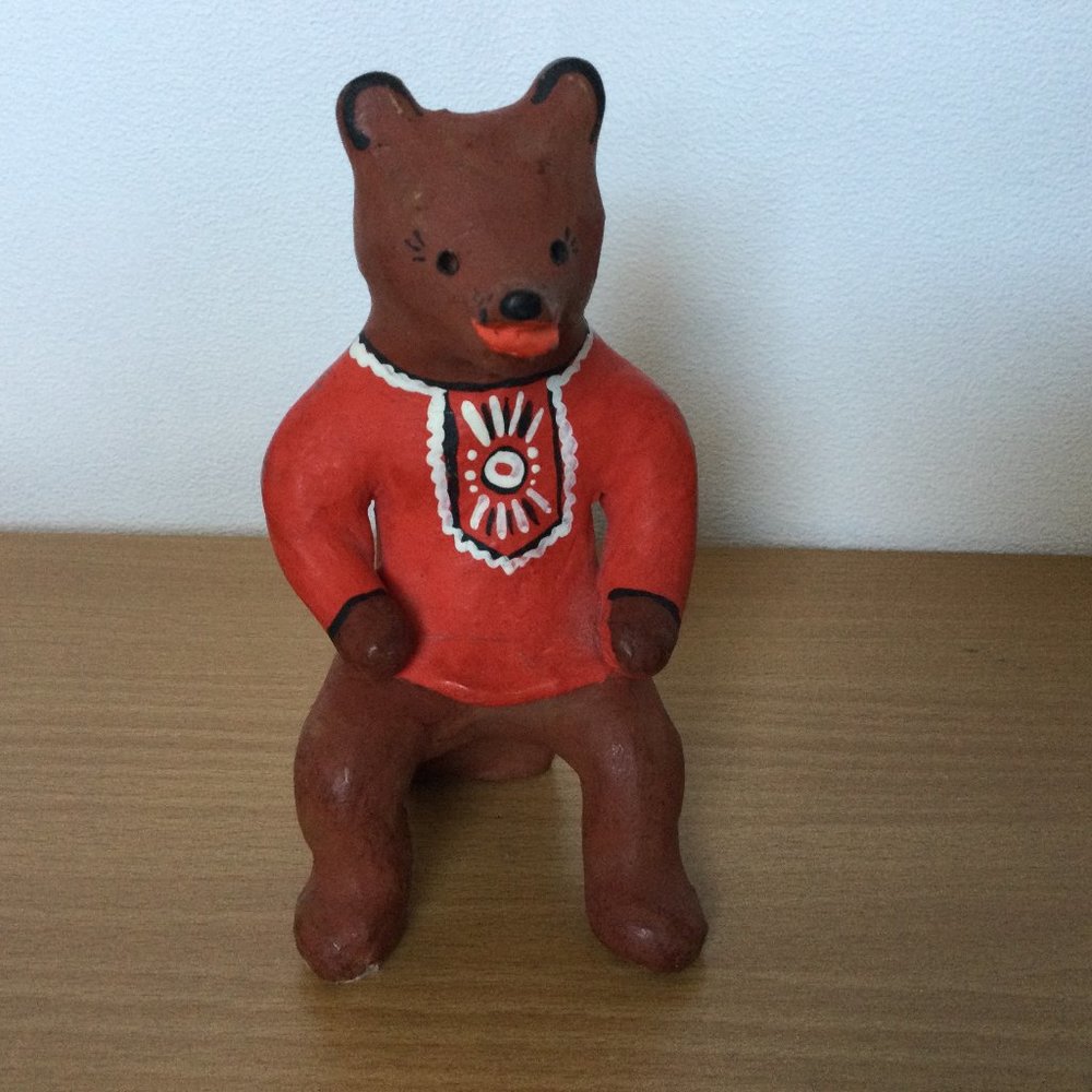 Hand made Hand painted figurine sculpture sitting bear pottery 5 3/8" tall